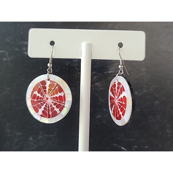 Red And White Circular Shell Dangling Pierced Earrings Vintage - Picture 2 of 10